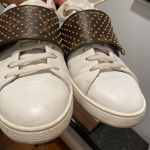 Louis Vuitton sneakers! size 9! (39)